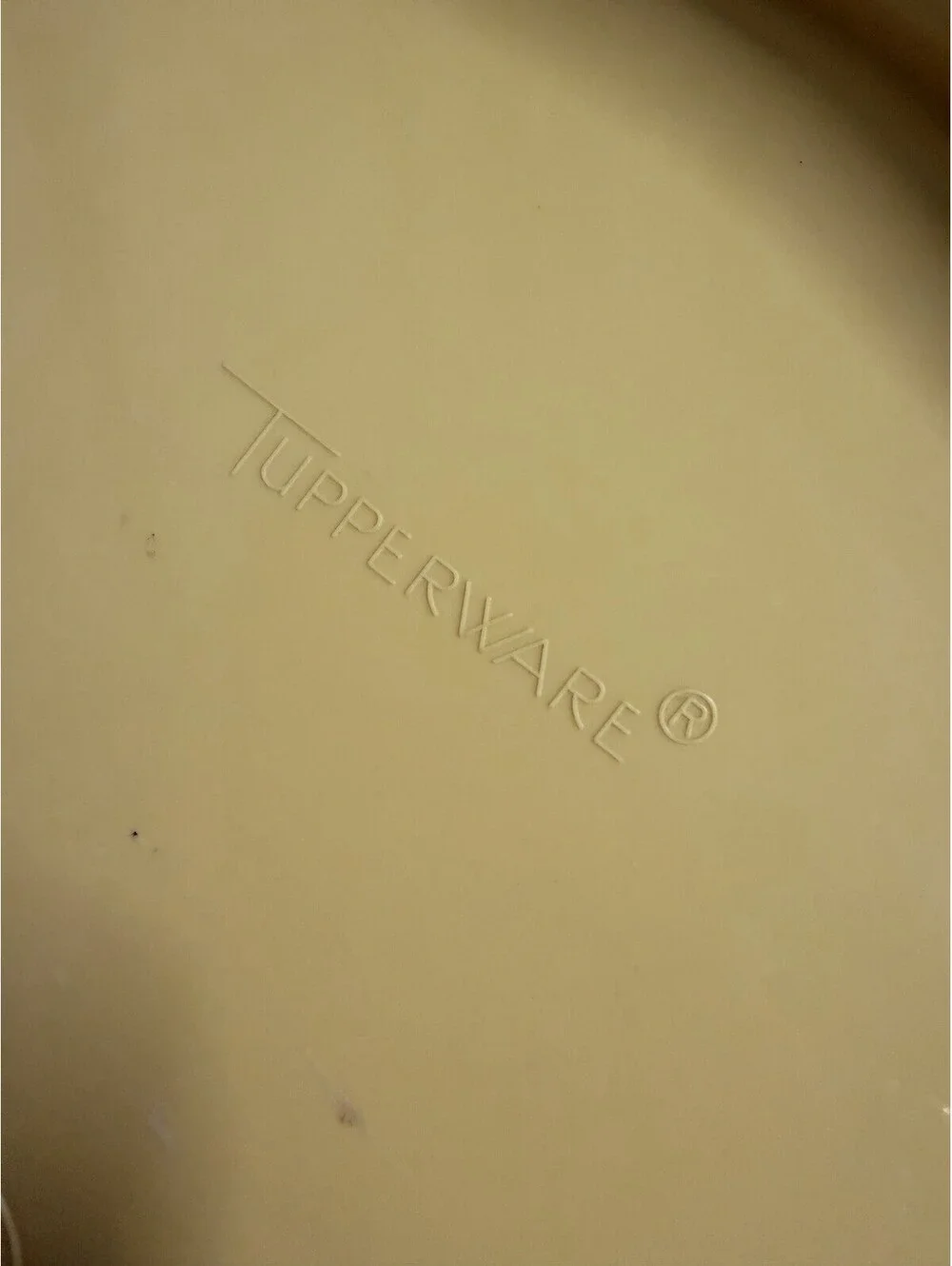 VTG  Tupperware #1832 Yellow 12
